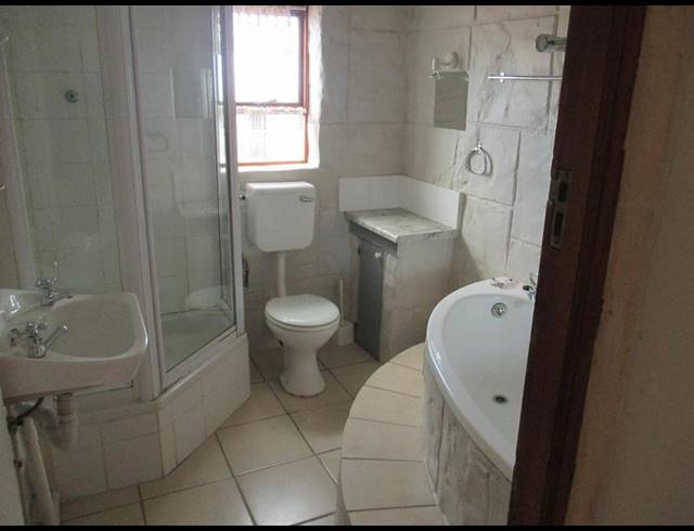 4 BEDROOM HOUSE FOR SALE IN DANA BAY